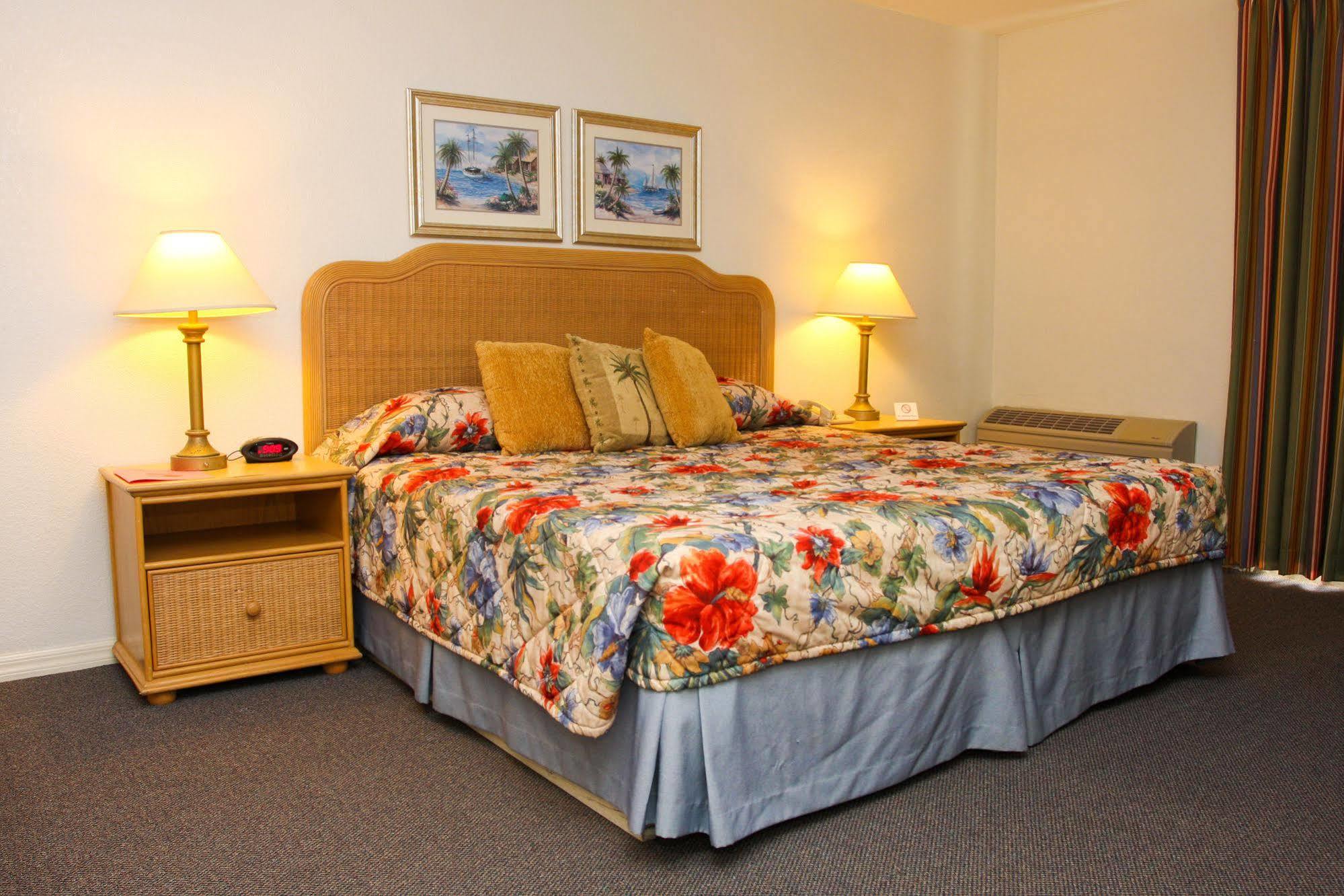 Castaways Resort And Suites Freeport Exterior foto